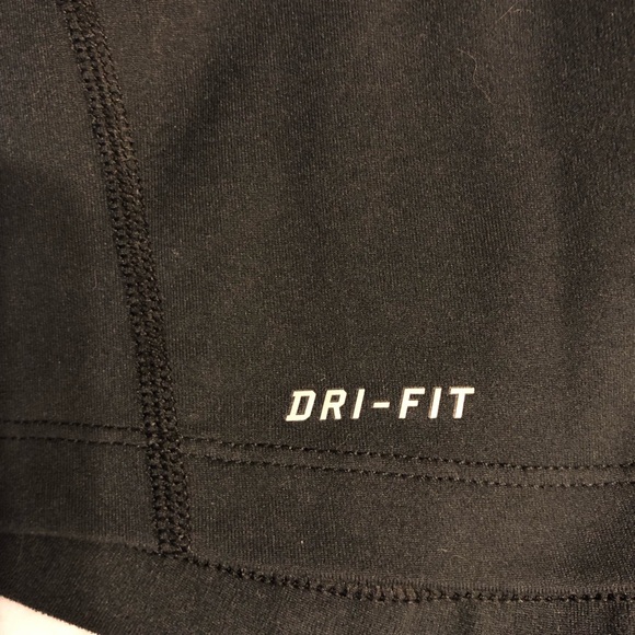 Nike Dri-Fit women’s black jacket size Medium. Light weight excellent condition - Picture 2 of 4